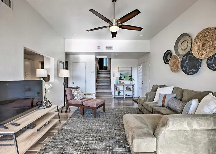 4 Mi To Asu: Lake-view W/ Patio, Pool Access Tempe